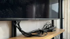 Armar un cine en casa con 4 TVs OLED de 65: lo que no te cuentan de los marcos y la sincronía