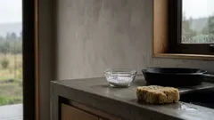 Para qué sirve mezclar sal y bicarbonato: el truco casero que salva el baño y la cocina