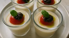 Vasitos de crema de queso manchego con tapenade: un aperitivo elegante y fácil