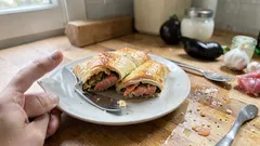 Hojaldres de berenjena y salmón: crujientes por fuera, jugosos por dentro