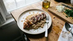 Calamares rellenos con cebolla y patitas: al horno, jugosos y listos en 15 minutos